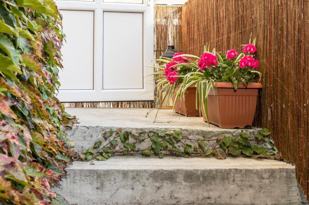 Cracow Best Location Apartment With Garden By Cozyplace Krasków Exterior foto