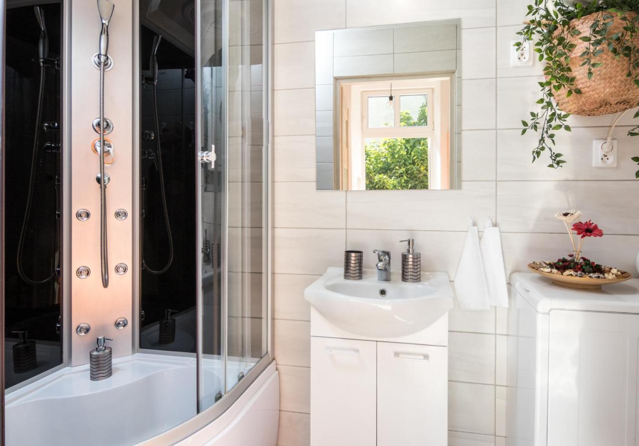Cracow Best Location Apartment With Garden By Cozyplace Krasków Exterior foto